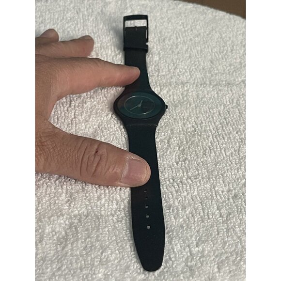 Swatch Watch Black Swiss Made No 0 Jewels V8 Quartz‎ Watch Very Thin - Picture 1 of 11